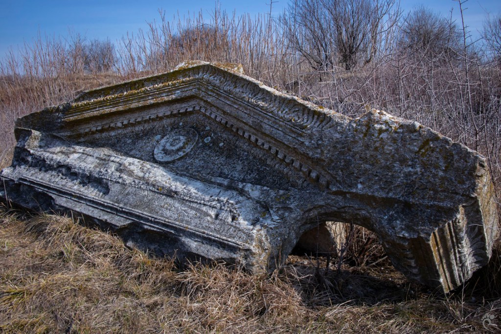 Улпия Ескус, село Гиген