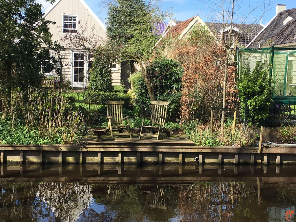 Около Амстердам